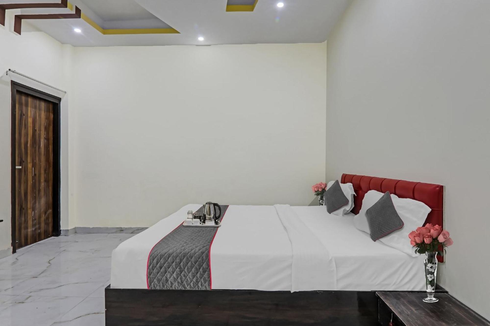Townhouse Relax Inn Chinhat Exterior foto